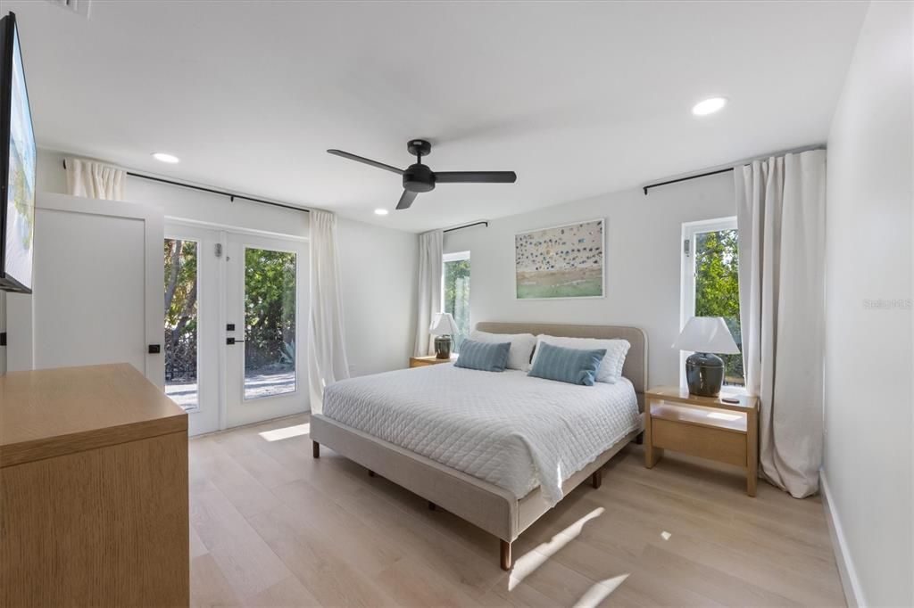 For Sale: $1,535,000 (3 beds, 3 baths, 1621 Square Feet)