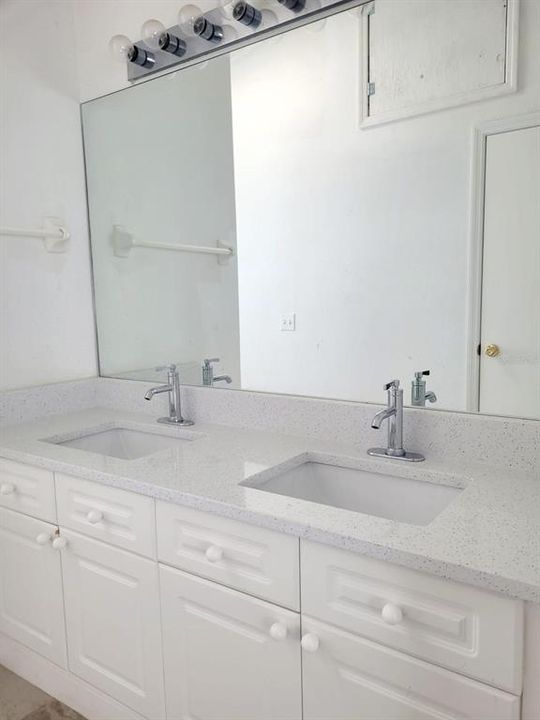 For Rent: $1,750 (3 beds, 3 baths, 1386 Square Feet)