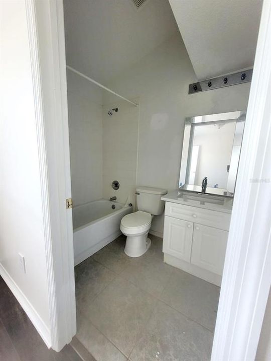 For Rent: $1,750 (3 beds, 3 baths, 1386 Square Feet)