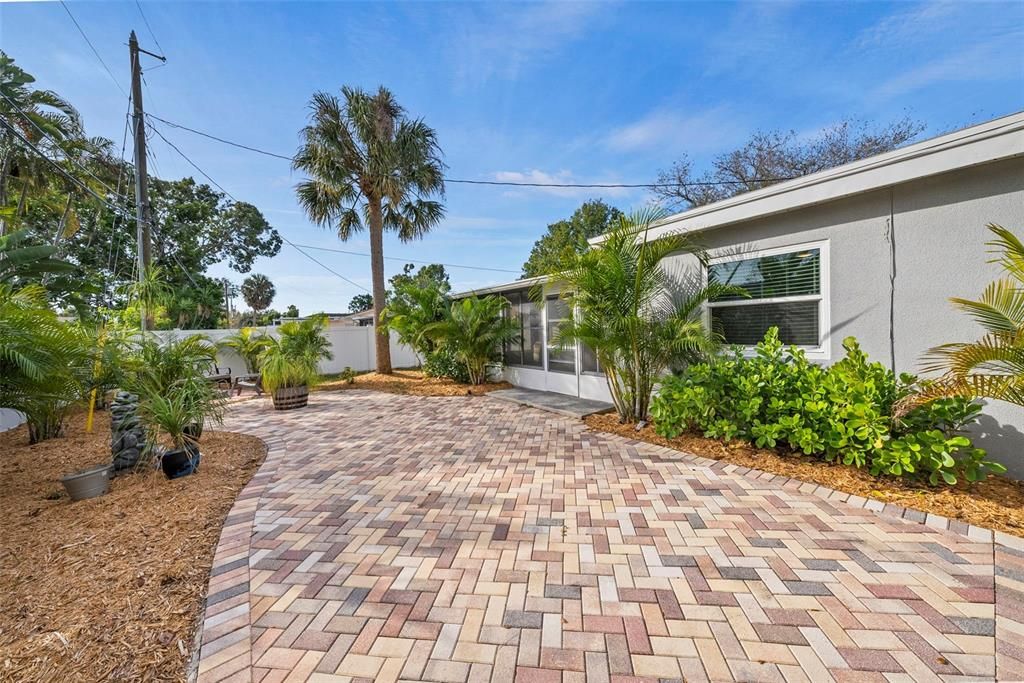 For Rent: $2,650 (3 beds, 2 baths, 1334 Square Feet)