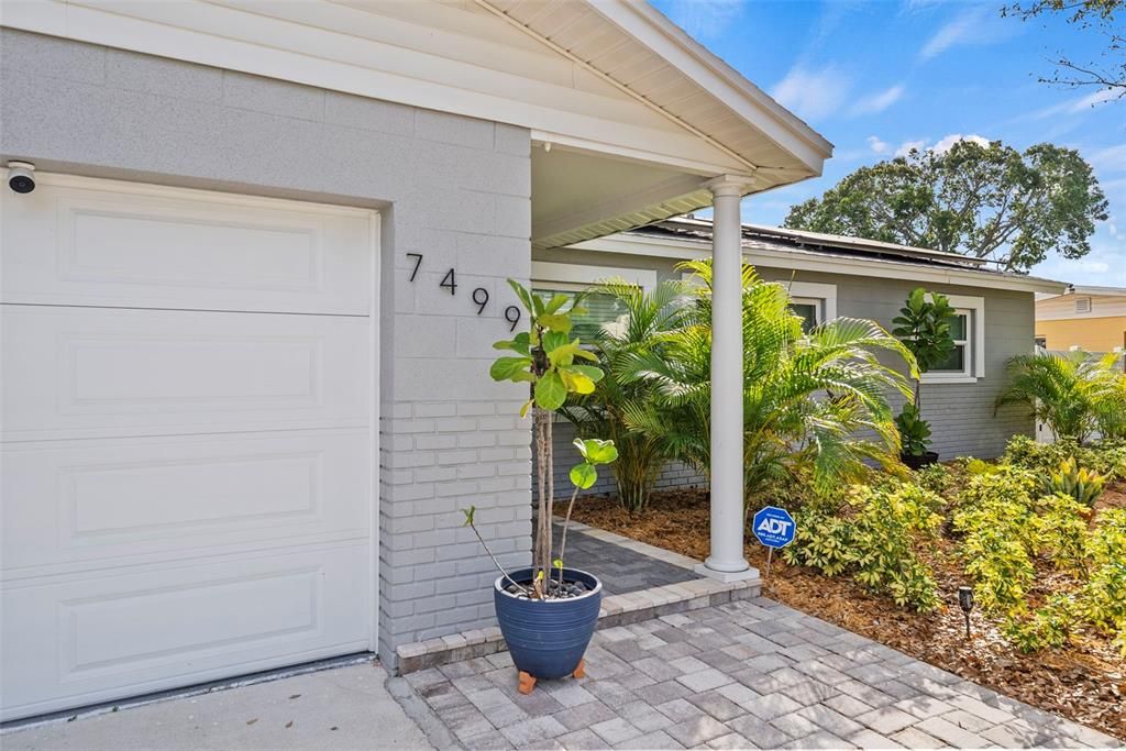 For Rent: $2,650 (3 beds, 2 baths, 1334 Square Feet)