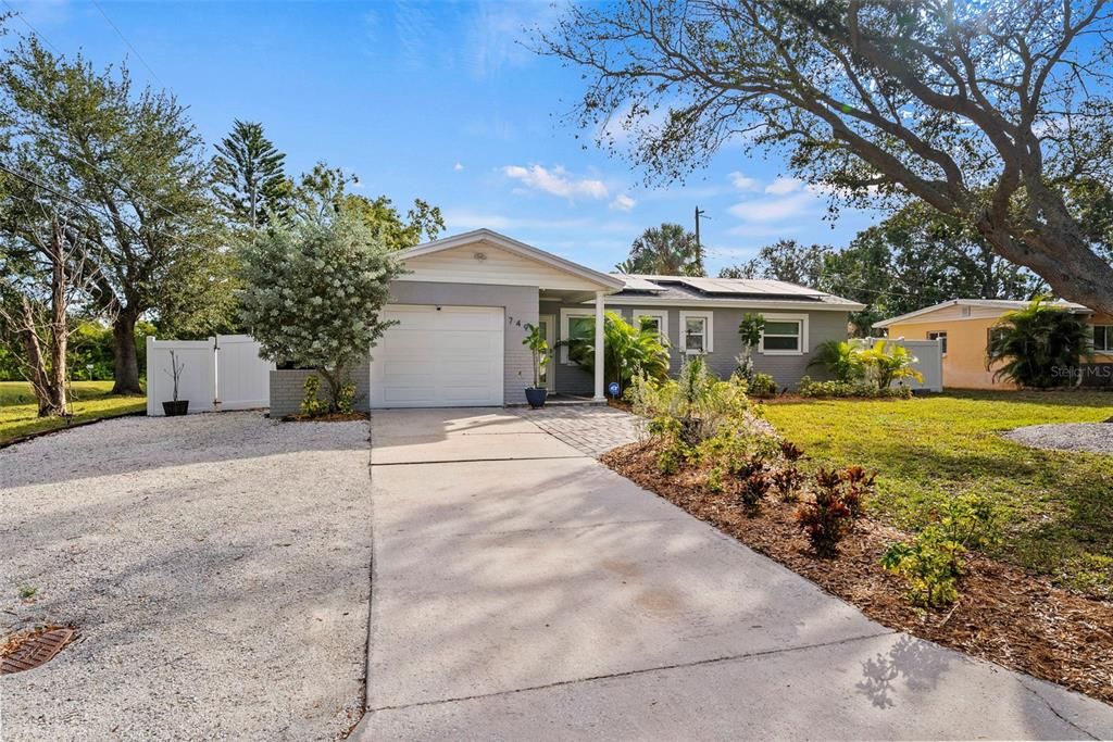 For Rent: $2,650 (3 beds, 2 baths, 1334 Square Feet)