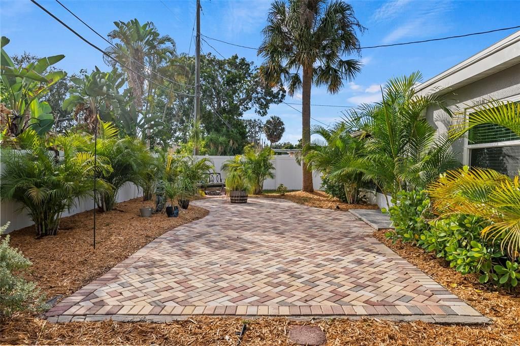 For Rent: $2,650 (3 beds, 2 baths, 1334 Square Feet)