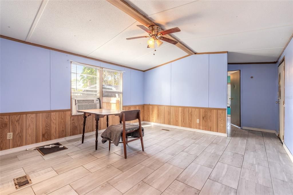 For Sale: $185,000 (2 beds, 2 baths, 1048 Square Feet)