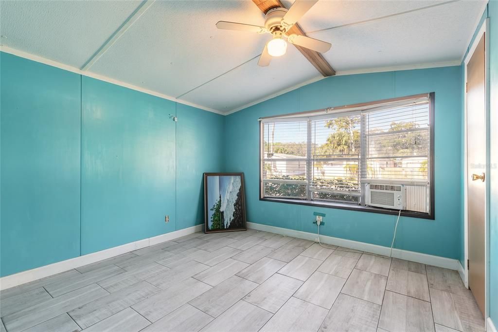 For Sale: $185,000 (2 beds, 2 baths, 1048 Square Feet)