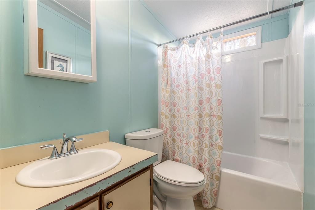 For Sale: $185,000 (2 beds, 2 baths, 1048 Square Feet)