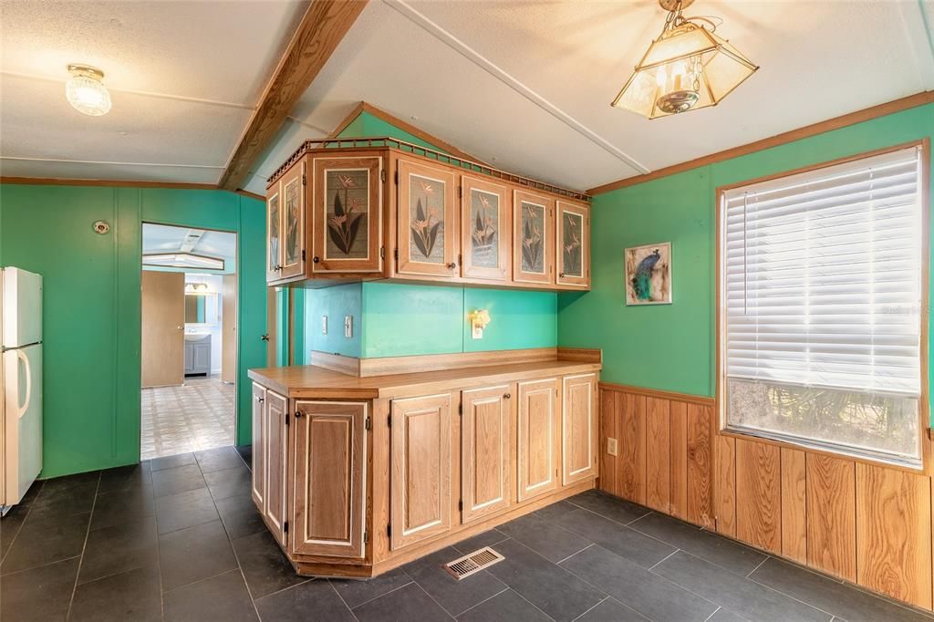 For Sale: $185,000 (2 beds, 2 baths, 1048 Square Feet)