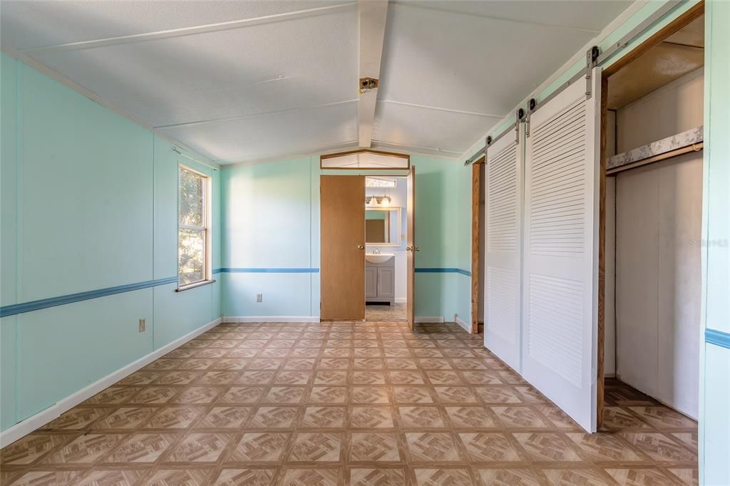 For Sale: $185,000 (2 beds, 2 baths, 1048 Square Feet)