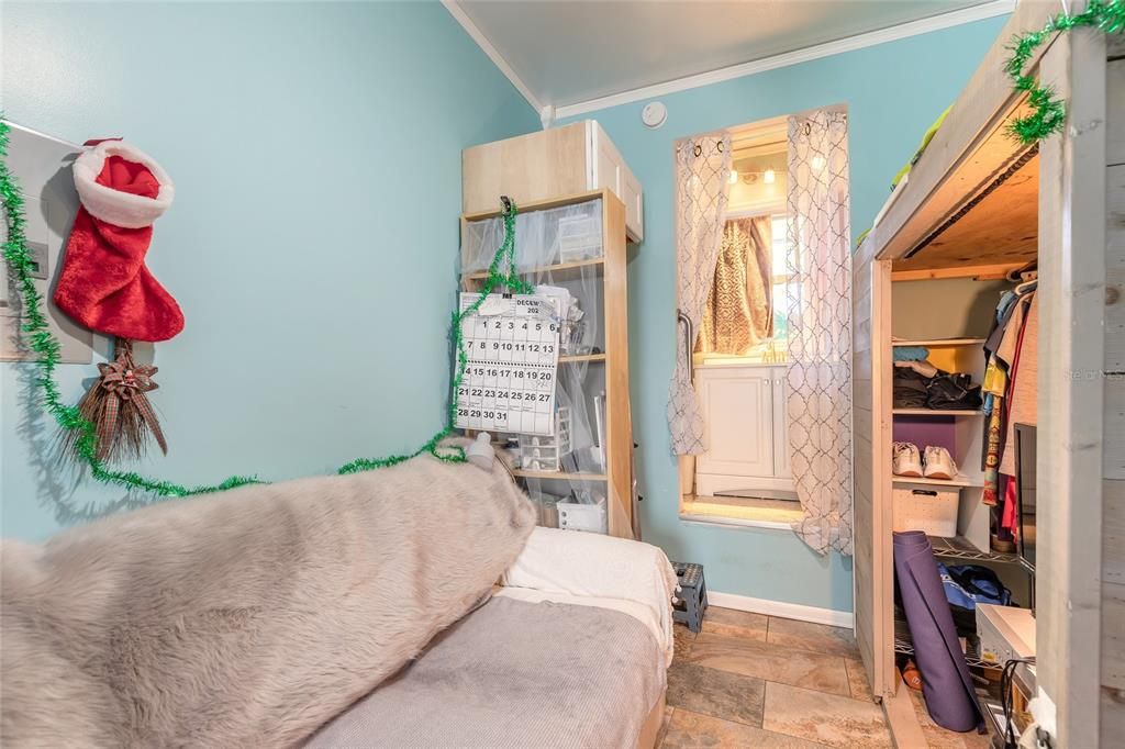 For Sale: $185,000 (2 beds, 2 baths, 1048 Square Feet)