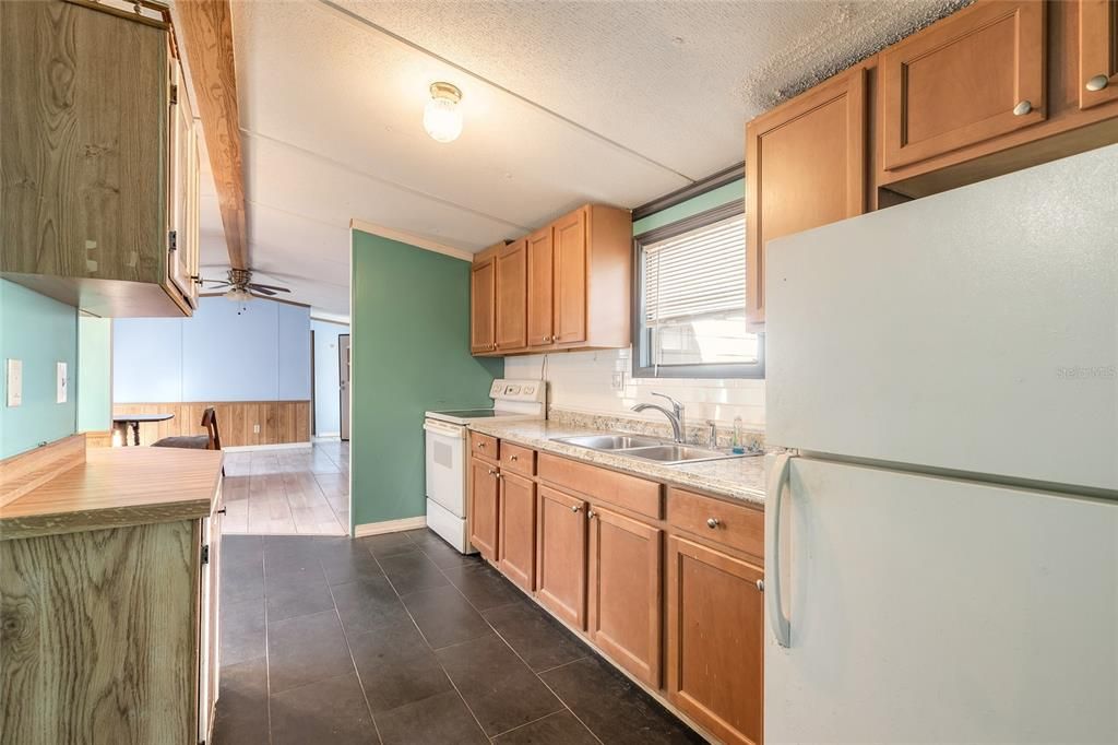 For Sale: $185,000 (2 beds, 2 baths, 1048 Square Feet)