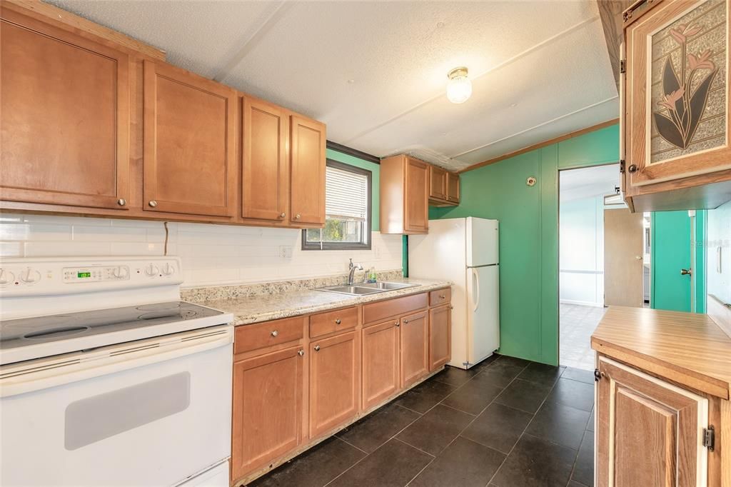 For Sale: $185,000 (2 beds, 2 baths, 1048 Square Feet)