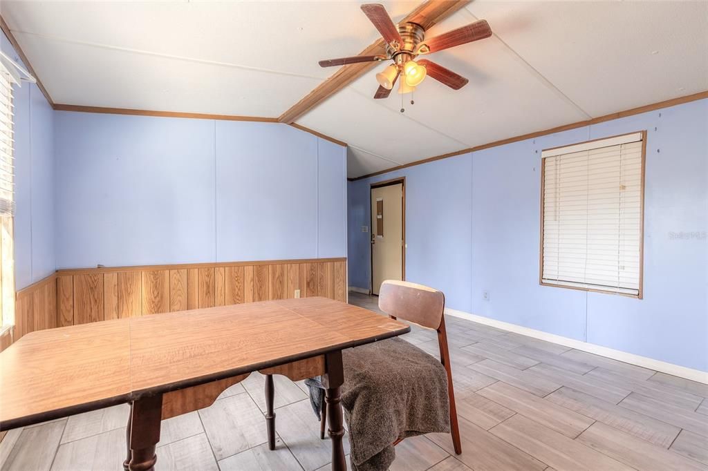 For Sale: $185,000 (2 beds, 2 baths, 1048 Square Feet)