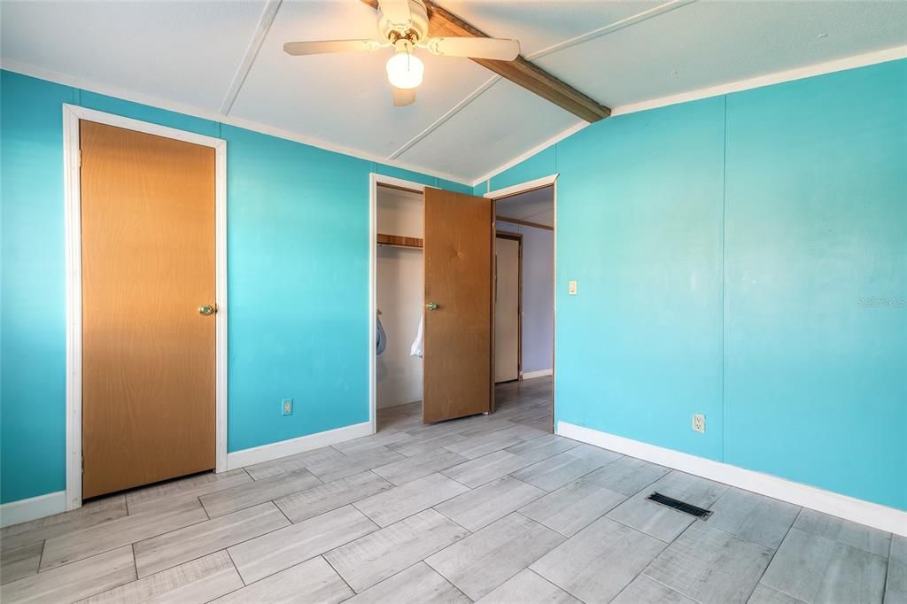 For Sale: $185,000 (2 beds, 2 baths, 1048 Square Feet)