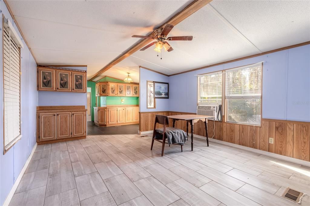 For Sale: $185,000 (2 beds, 2 baths, 1048 Square Feet)