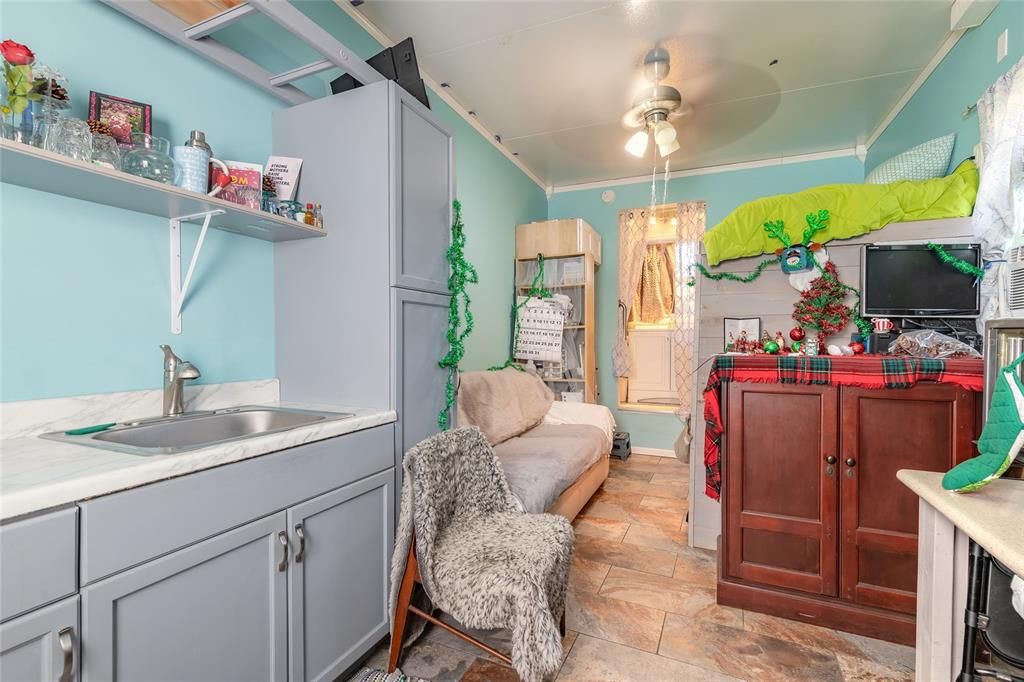 For Sale: $185,000 (2 beds, 2 baths, 1048 Square Feet)