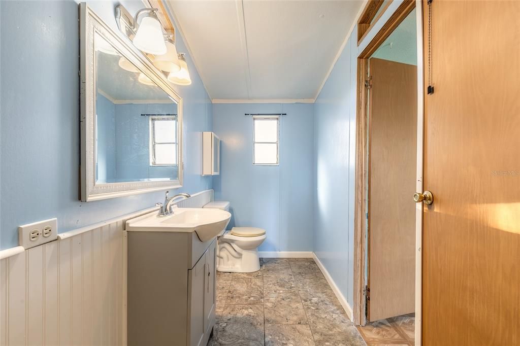 For Sale: $185,000 (2 beds, 2 baths, 1048 Square Feet)