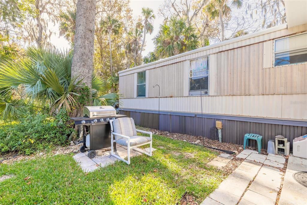 For Sale: $185,000 (2 beds, 2 baths, 1048 Square Feet)