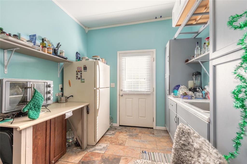 For Sale: $185,000 (2 beds, 2 baths, 1048 Square Feet)