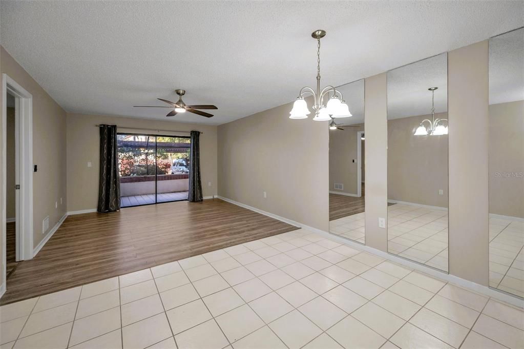 For Sale: $169,900 (2 beds, 2 baths, 995 Square Feet)