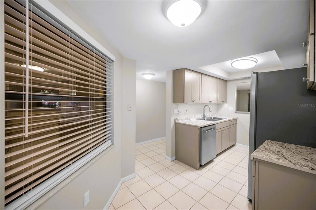 For Sale: $169,900 (2 beds, 2 baths, 995 Square Feet)