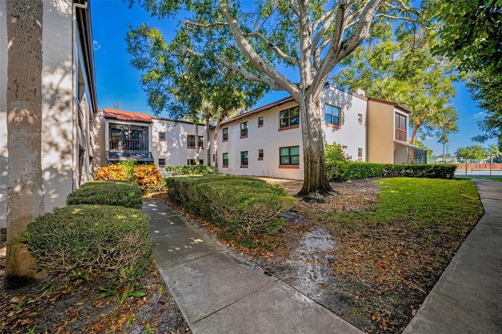 For Sale: $169,900 (2 beds, 2 baths, 995 Square Feet)