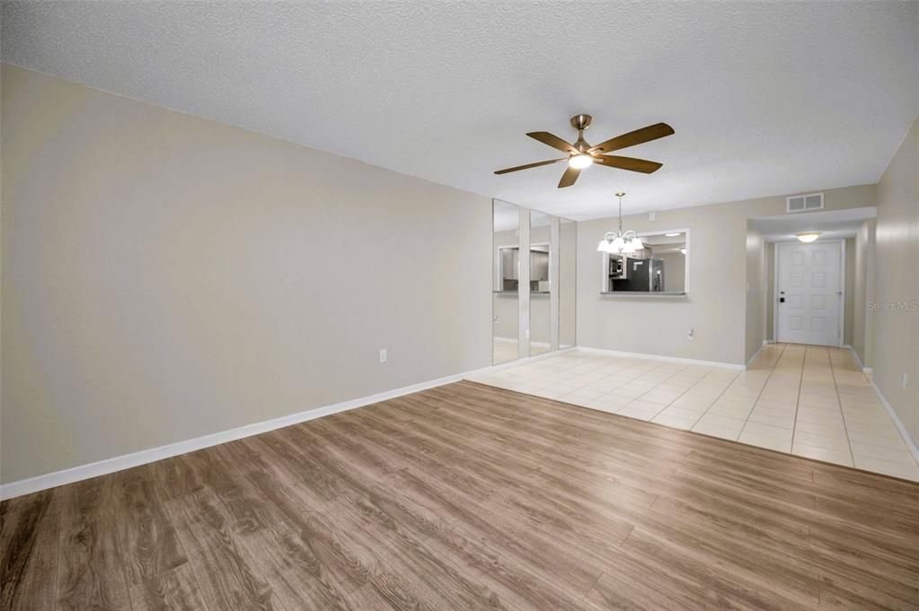 For Sale: $169,900 (2 beds, 2 baths, 995 Square Feet)