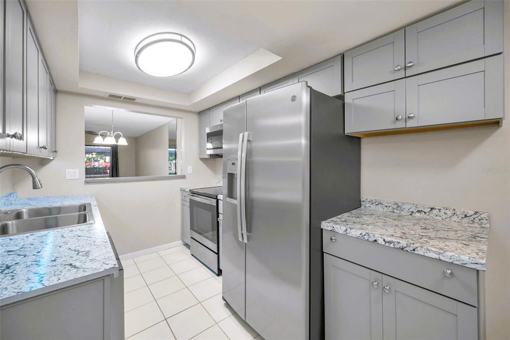 For Sale: $169,900 (2 beds, 2 baths, 995 Square Feet)