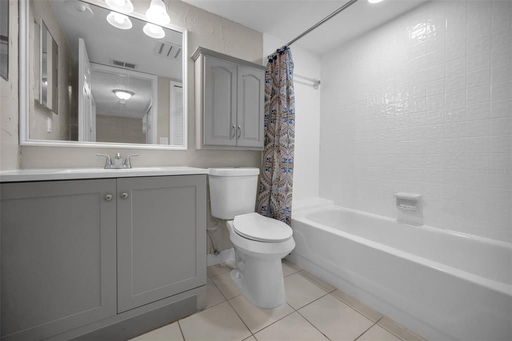 For Sale: $169,900 (2 beds, 2 baths, 995 Square Feet)