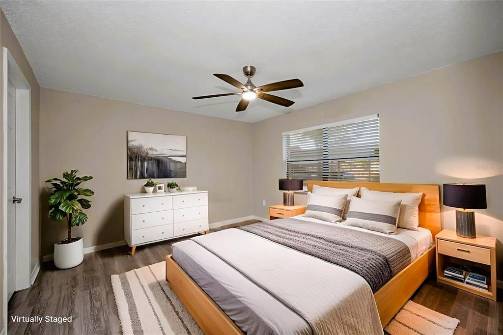 For Sale: $169,900 (2 beds, 2 baths, 995 Square Feet)