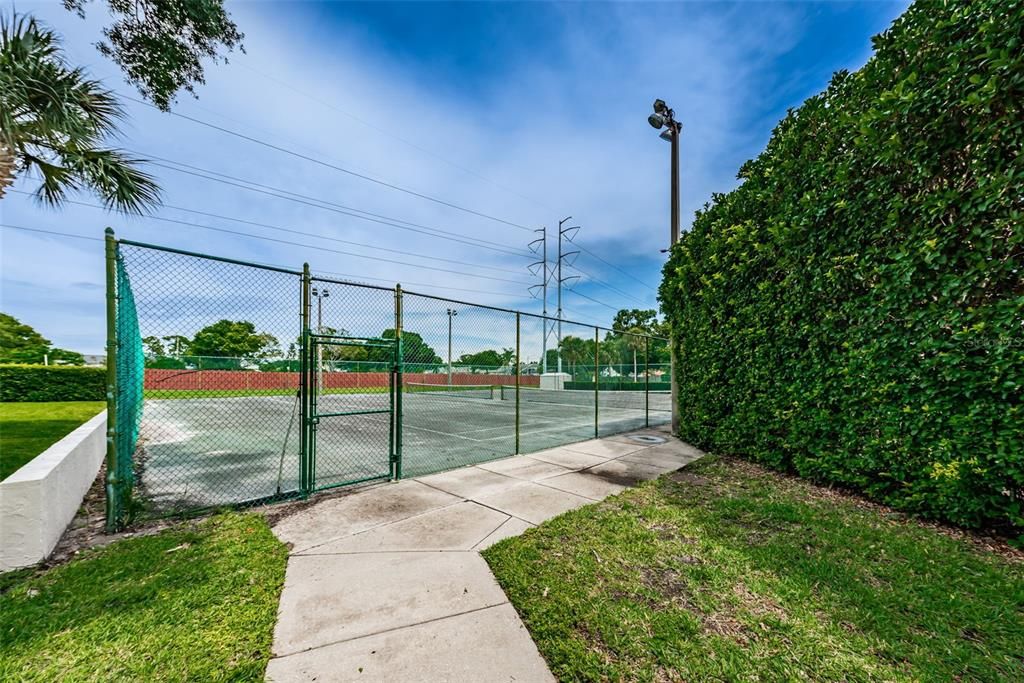 For Sale: $169,900 (2 beds, 2 baths, 995 Square Feet)