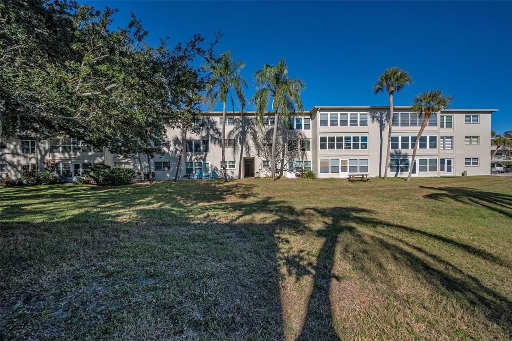 For Sale: $135,000 (2 beds, 2 baths, 934 Square Feet)