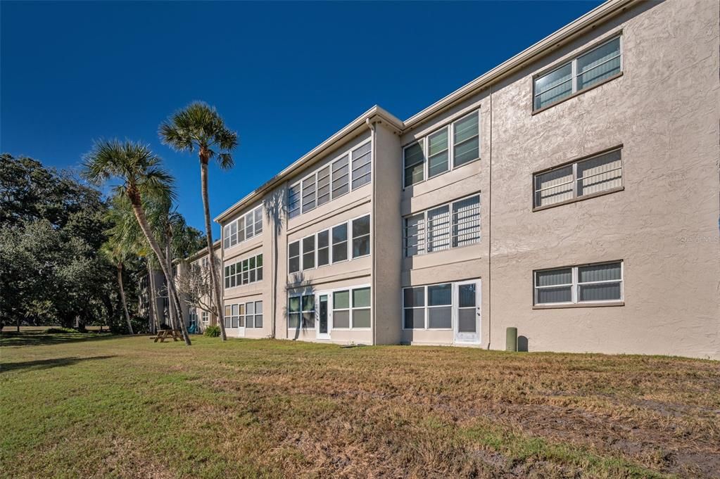 For Sale: $135,000 (2 beds, 2 baths, 934 Square Feet)