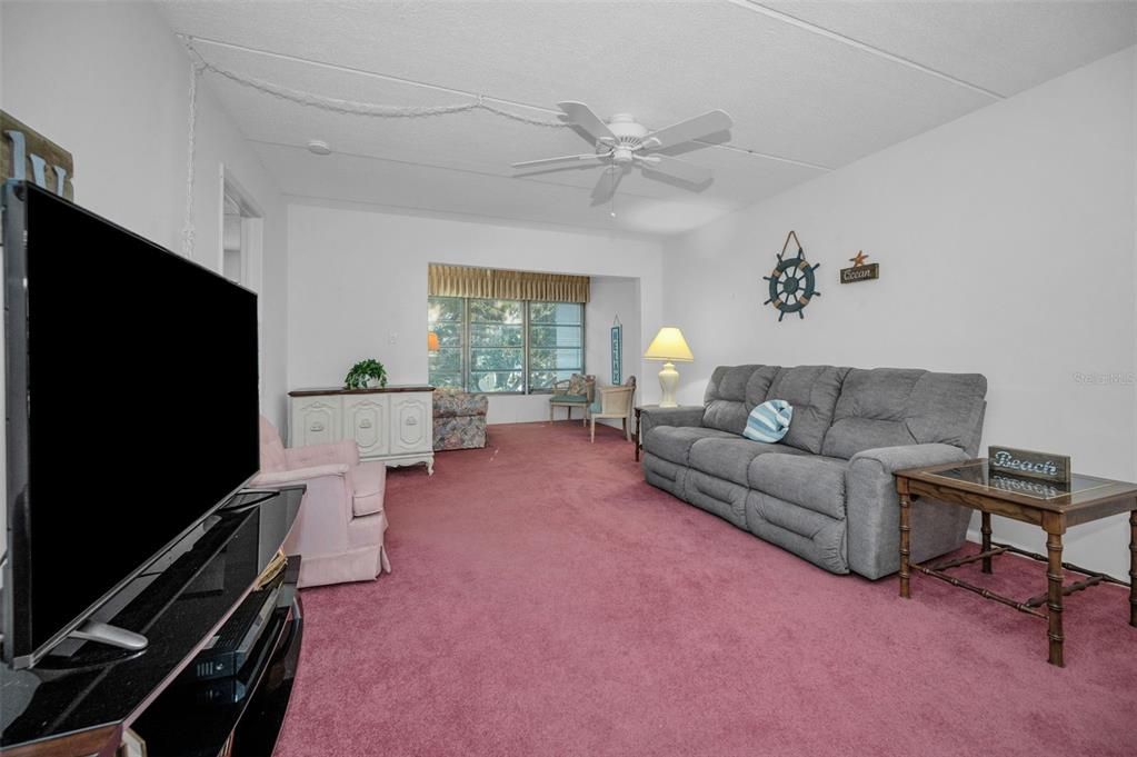 For Sale: $135,000 (2 beds, 2 baths, 934 Square Feet)