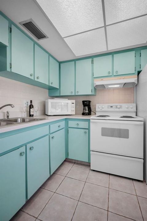 For Sale: $135,000 (2 beds, 2 baths, 934 Square Feet)