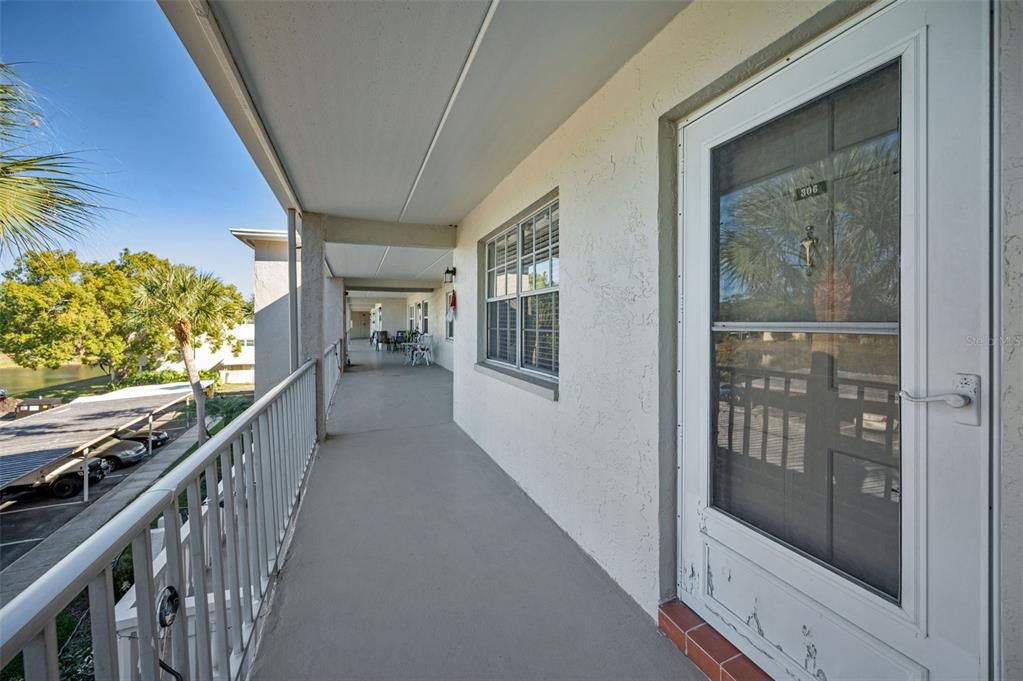 For Sale: $135,000 (2 beds, 2 baths, 934 Square Feet)