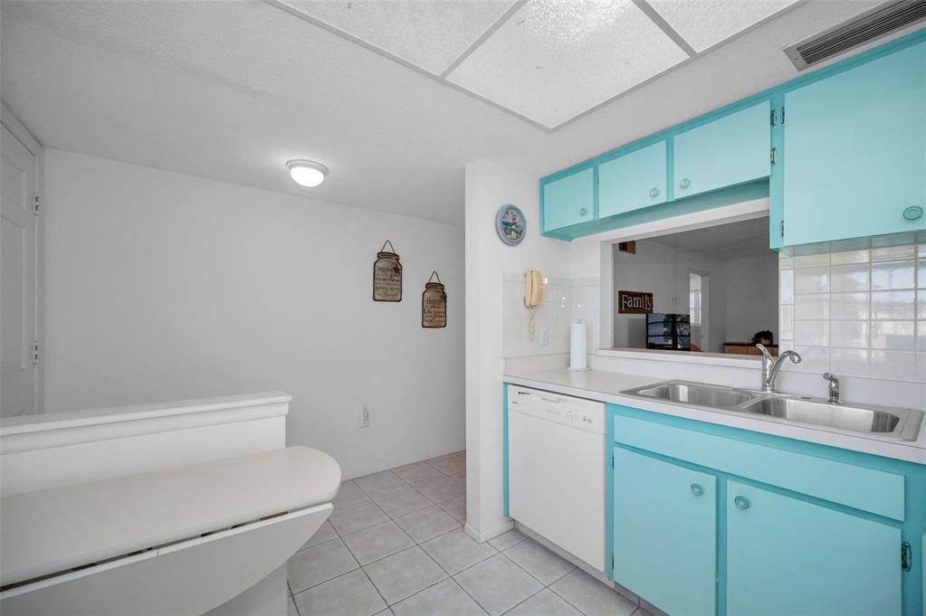 For Sale: $135,000 (2 beds, 2 baths, 934 Square Feet)