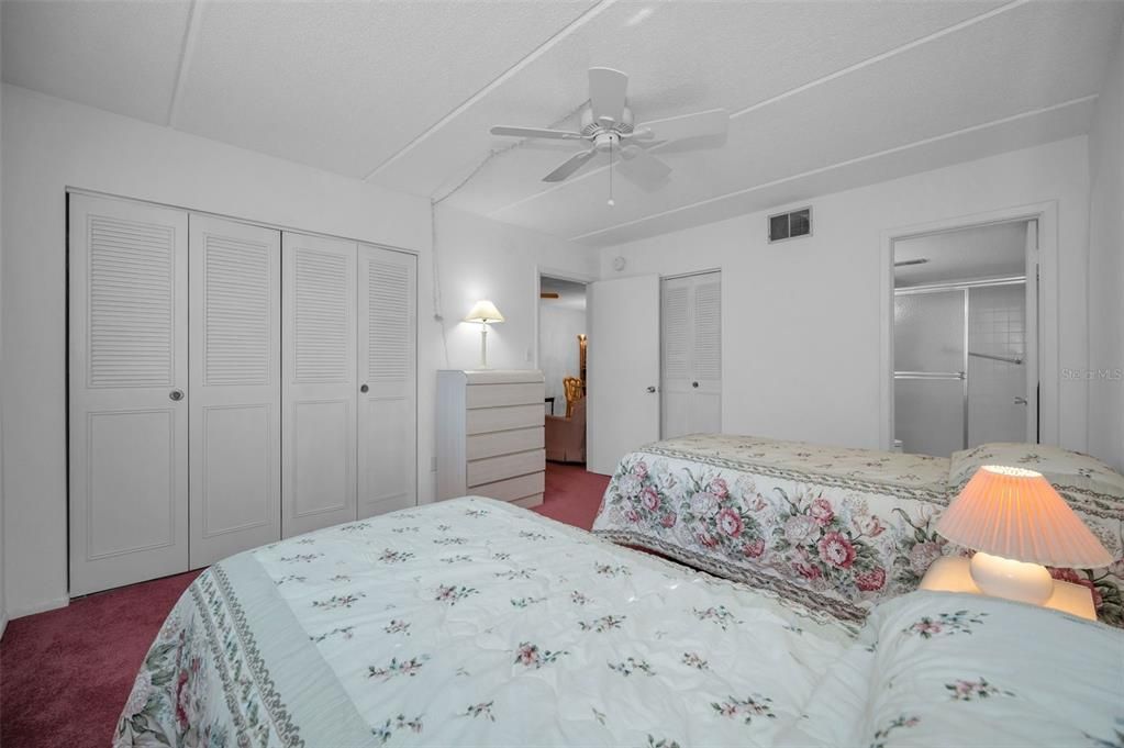 For Sale: $135,000 (2 beds, 2 baths, 934 Square Feet)