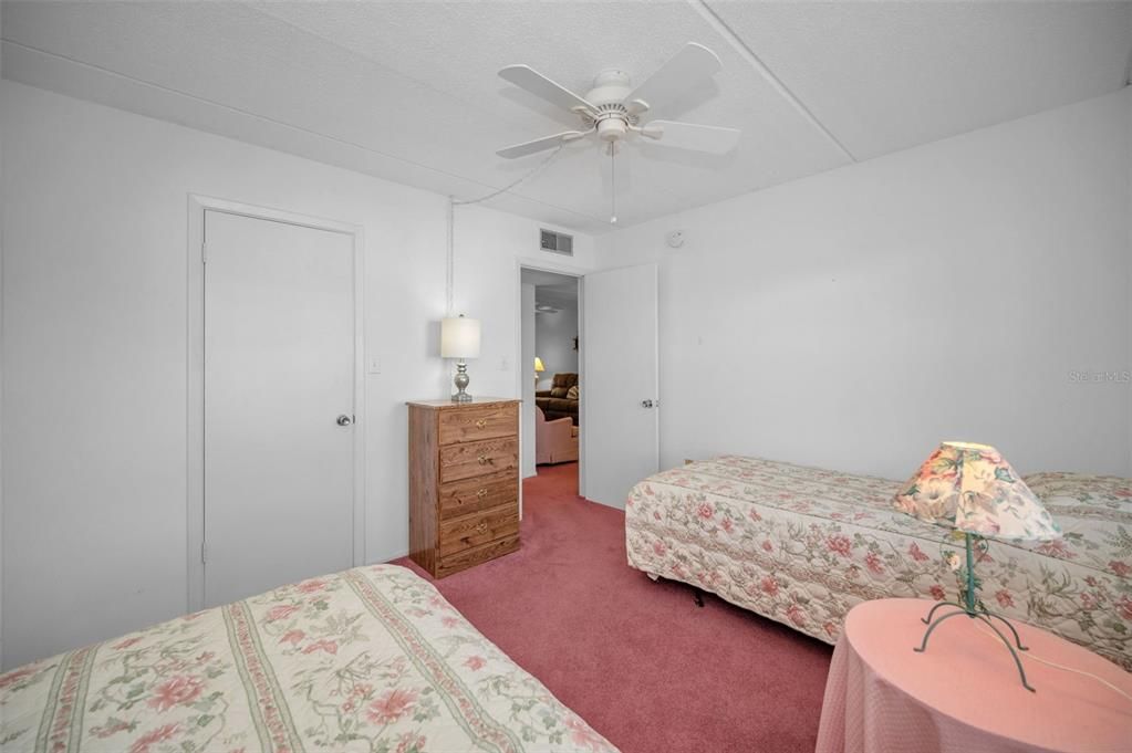 For Sale: $135,000 (2 beds, 2 baths, 934 Square Feet)