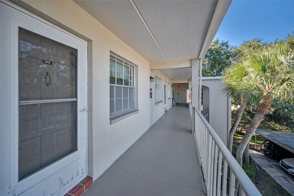 For Sale: $135,000 (2 beds, 2 baths, 934 Square Feet)