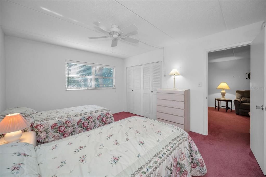 For Sale: $135,000 (2 beds, 2 baths, 934 Square Feet)