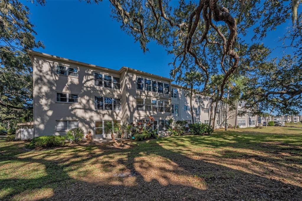 For Sale: $135,000 (2 beds, 2 baths, 934 Square Feet)