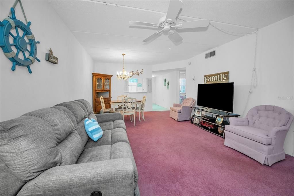 For Sale: $135,000 (2 beds, 2 baths, 934 Square Feet)