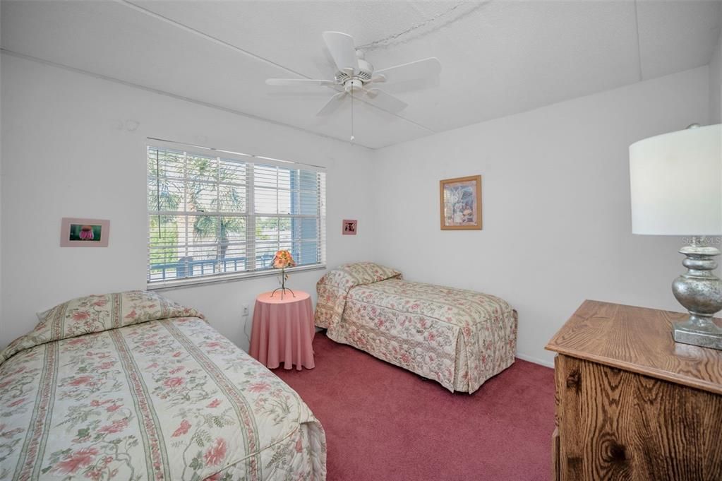 For Sale: $135,000 (2 beds, 2 baths, 934 Square Feet)