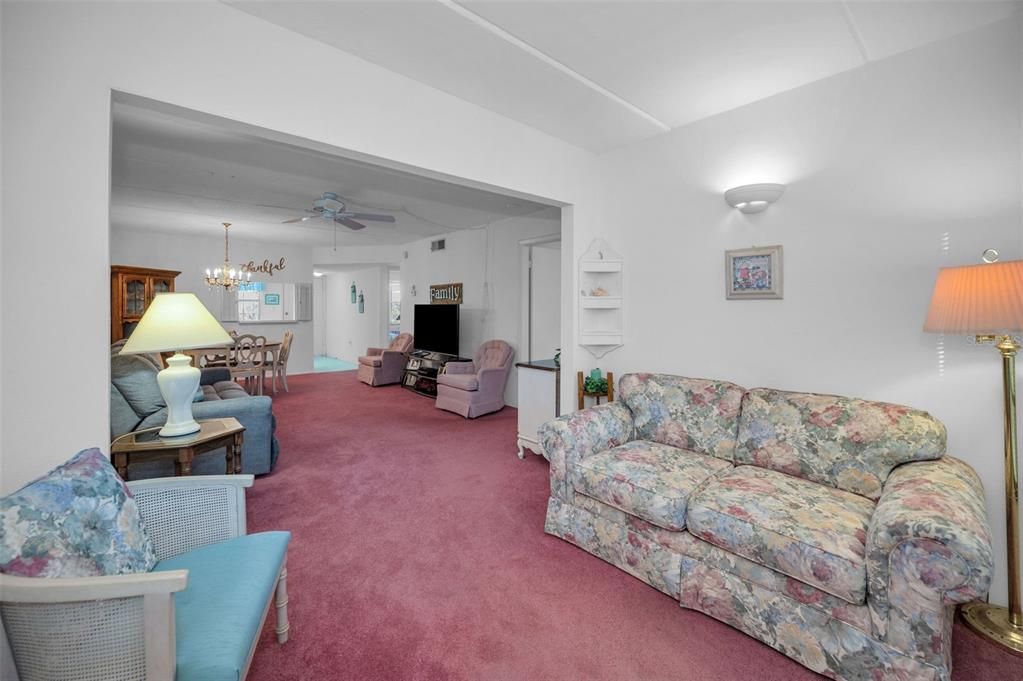 For Sale: $135,000 (2 beds, 2 baths, 934 Square Feet)