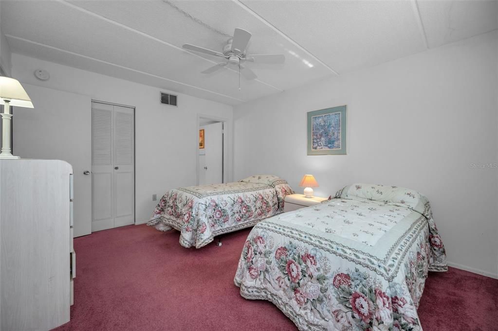 For Sale: $135,000 (2 beds, 2 baths, 934 Square Feet)