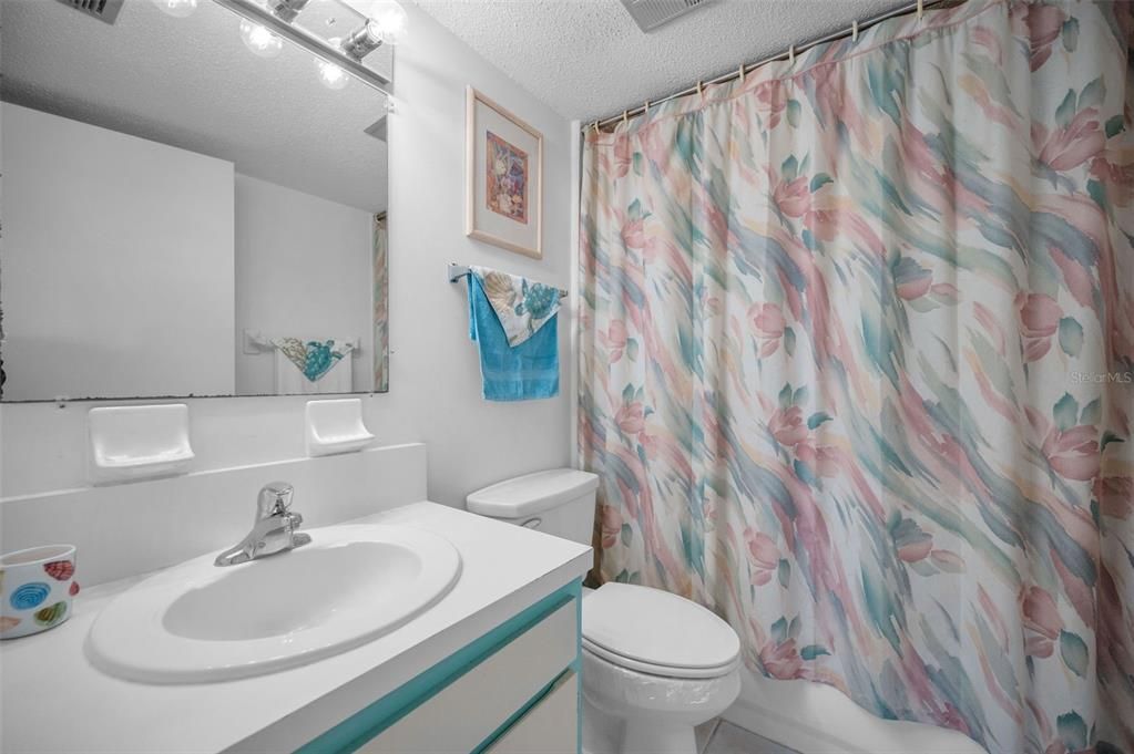 For Sale: $135,000 (2 beds, 2 baths, 934 Square Feet)