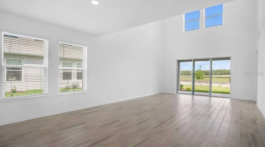 En Venta: $414,999 (4 camas, 3 baños, 2060 Pies cuadrados)