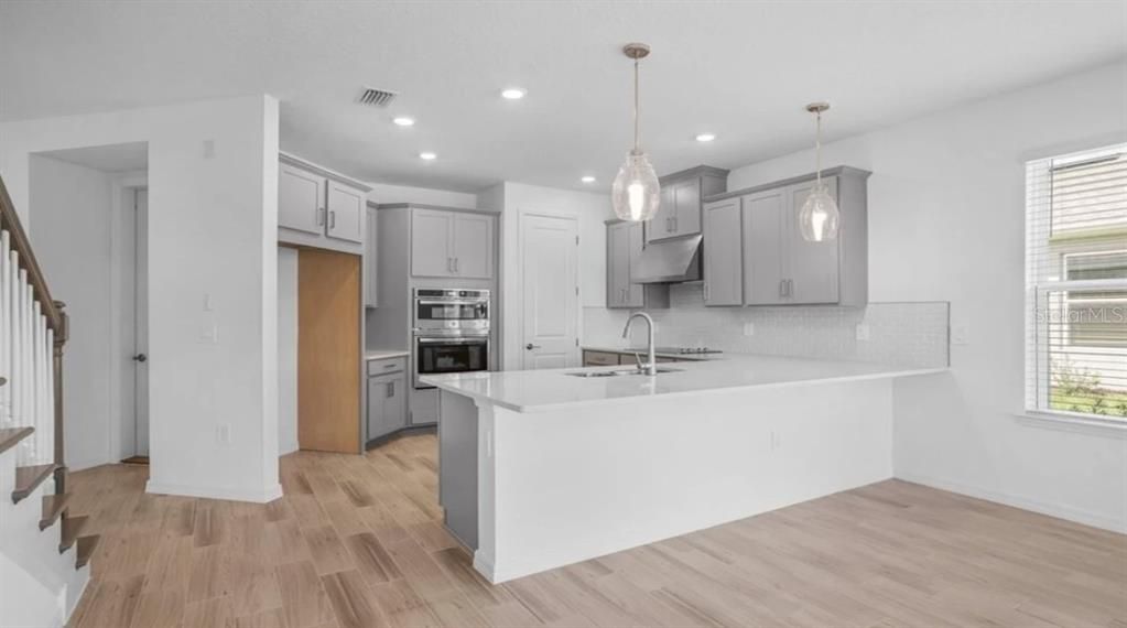 En Venta: $414,999 (4 camas, 3 baños, 2060 Pies cuadrados)