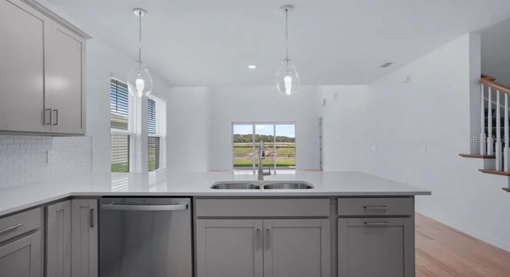 En Venta: $414,999 (4 camas, 3 baños, 2060 Pies cuadrados)