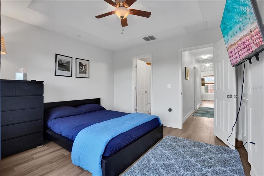 待售: $232,500 (2 贝兹, 2 浴室, 1064 平方英尺)